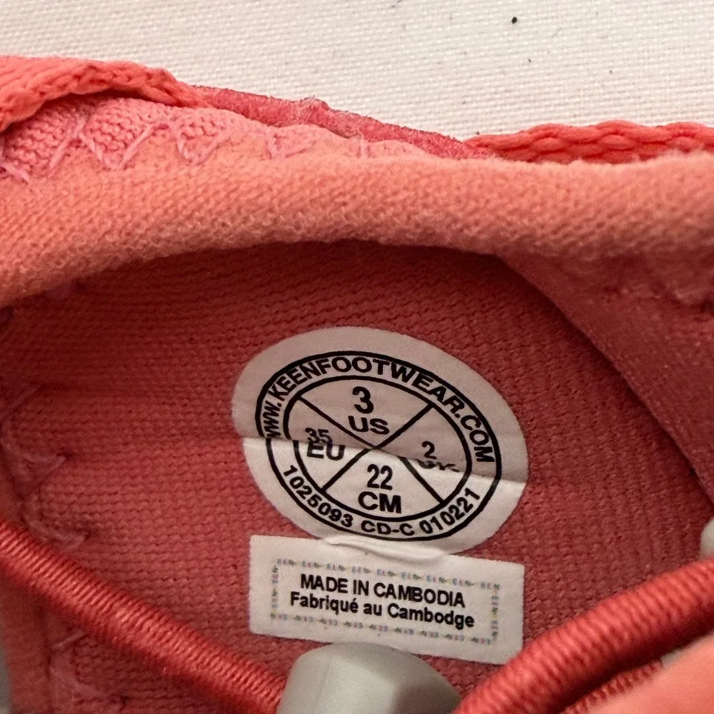 KEEN Moxie Kids Sandals Coral Pink Water Shoes 1025093 Size 3 US 35 EU